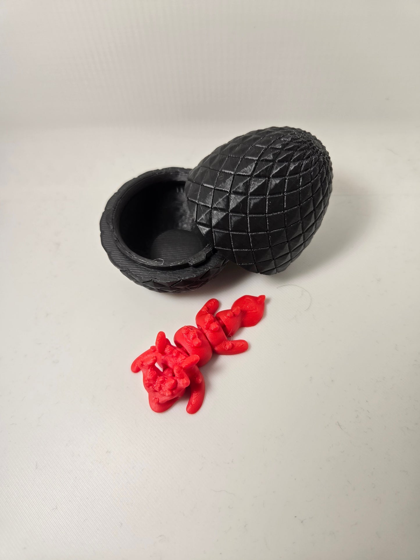 Mini Articulated Dragon with Twist-to-Open Black Dragon Egg – 3D Printed Fantasy Toy, Dragon Gift, Fidget Toy, Desk Decor